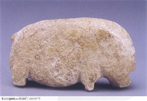 传统工艺品-褐色的猪