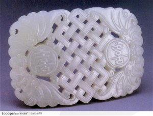 中华传统工艺-镂空雕刻的玉臂