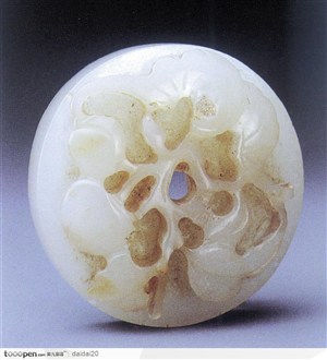 中华传统工艺-白色的梅花花纹玉璧
