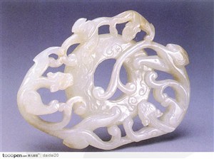 中华传统工艺-镂空雕刻的玉豹