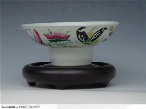 传统瓷器-蝴蝶花纹的瓷碗