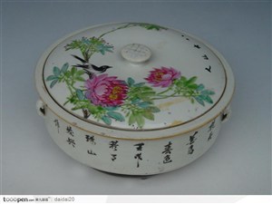 传统工艺-牡丹花纹瓷罐
