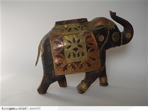中华传统工艺-镀金的瓷大象