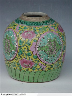 中华传统工艺-彩色的瓷罐