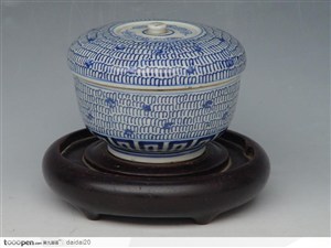 中华传统工艺-蓝色格子花纹瓷盆