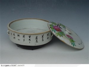 中华传统工艺-精美的牡丹花纹瓷盘