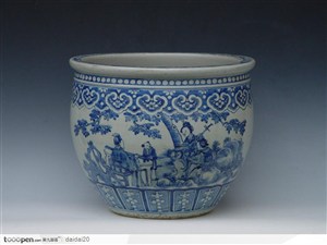 中华传统工艺-美满家庭花纹的瓷盘