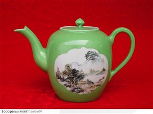 中华传统工艺-绿色山水花纹茶杯