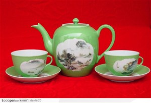 中华传统工艺-绿色山水花纹茶杯