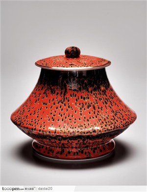 传统工艺-暗红色瓷罐