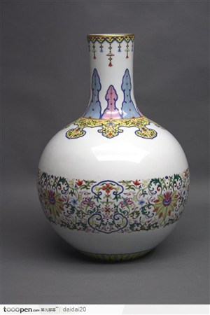 中华传统工艺-彩色花朵的瓷瓶