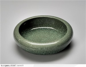 中华传统工艺-满是裂纹的绿色瓷盆
