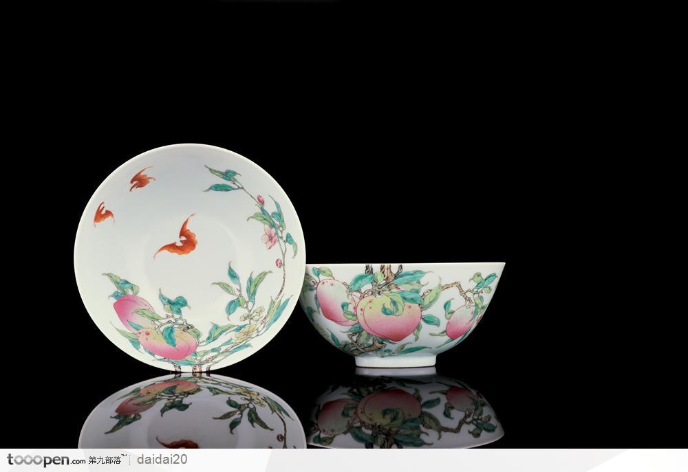 中华传统工艺-桃子花纹的瓷碗