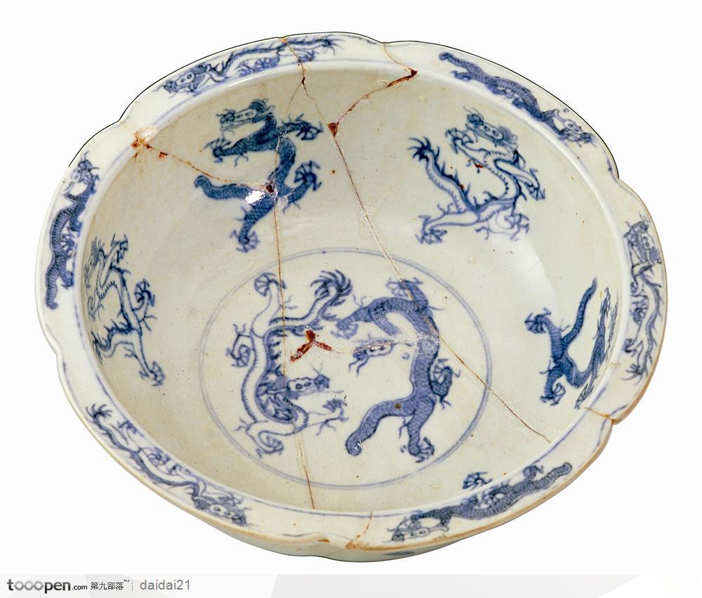 传统工艺-双龙花纹的瓷盘