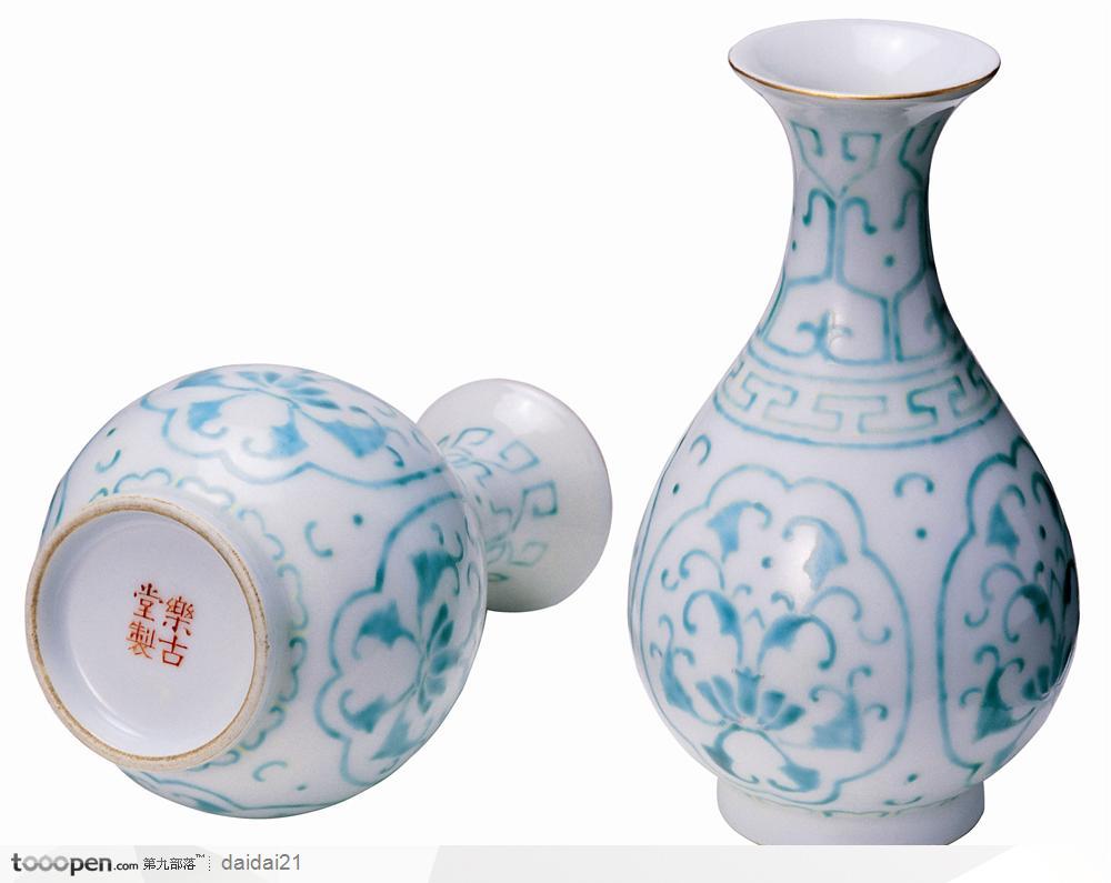 中华传统工艺-绿色花纹的瓷瓶