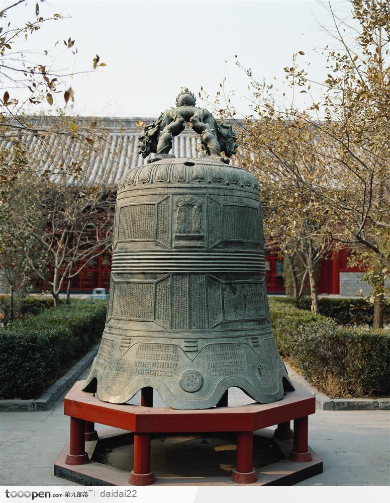 中华传统工艺青铜钟图片