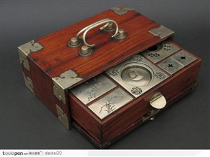 传统工艺-银质的盒子