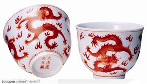 传统瓷器-褐色龙纹的茶杯