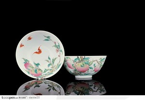中华传统工艺-桃子花纹的瓷碗