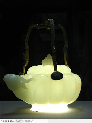 中华传统工艺-精美的玉壶
