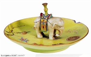 传统工艺-精美的瓷大象