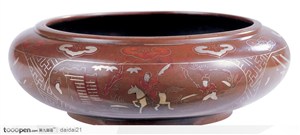 传统工艺-红褐色花纹的青铜罐