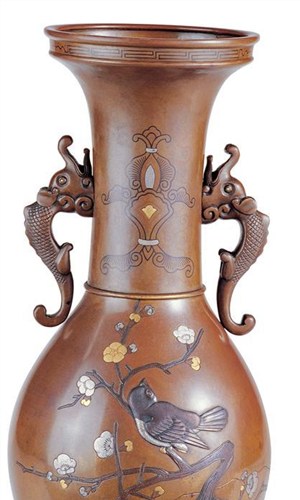 传统工艺-双耳梅花花纹的青铜瓶