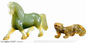 传统吉祥物-玉马和玉狮子