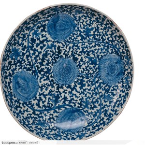 传统瓷器-蓝色菊花花纹的盘子