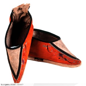 传统工艺-红色的小布鞋