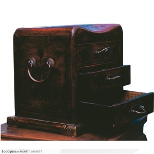 传统工艺-棕色的木制盒子