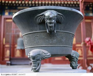 中华传统工艺-象头花纹的青铜鼎