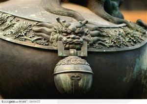 中华传统工艺-狮子头和铃铛特写