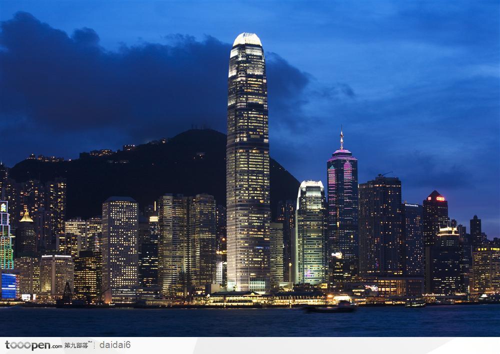 香港傍晚时的漂亮夜景