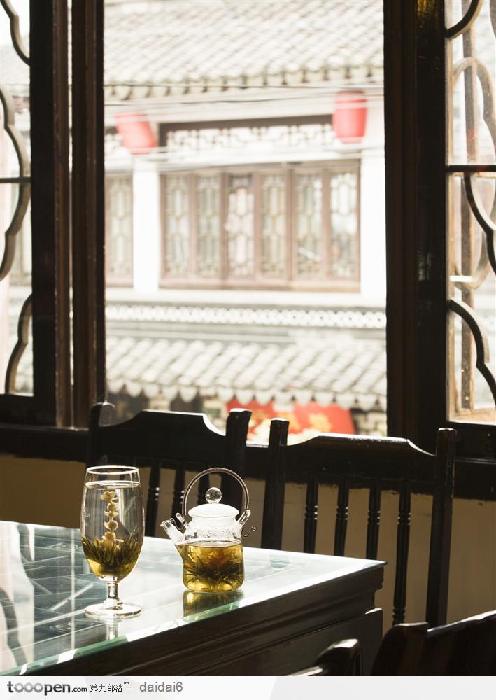上海人文风情-玻璃杯里面的茶