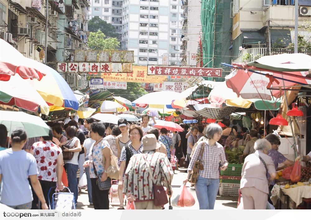 香港人文景色-街道中拥挤的人群