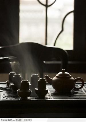 人文风情-热气沸腾的茶具