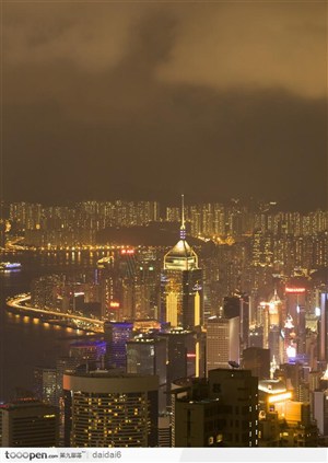 香港人文景色-高耸的大厦夜景