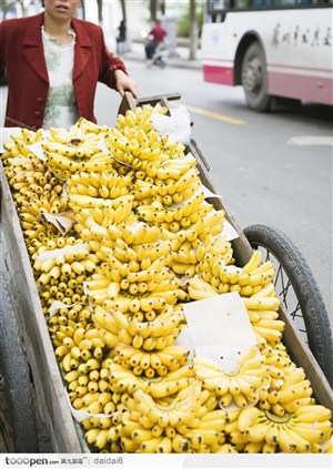 香港人文景色-推着走的香蕉车