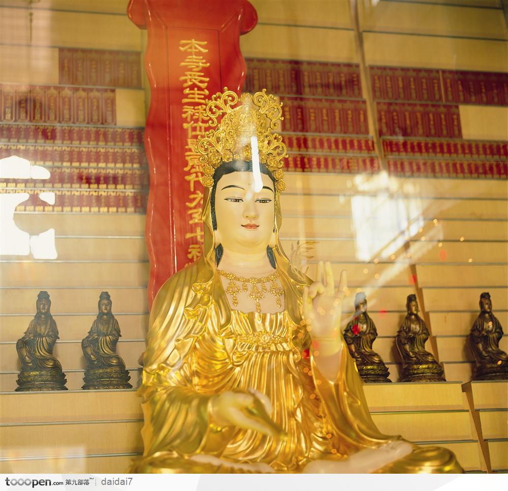 佛教信仰-镀金的观音