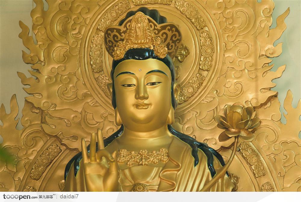 佛教信仰-镀金的观音特写
