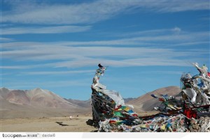 西藏人文风情-蓝天下的神塔