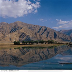 西藏风景-碧绿的湖泊