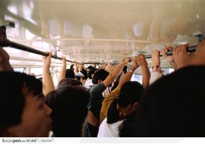 市井生活-拥挤的公交车