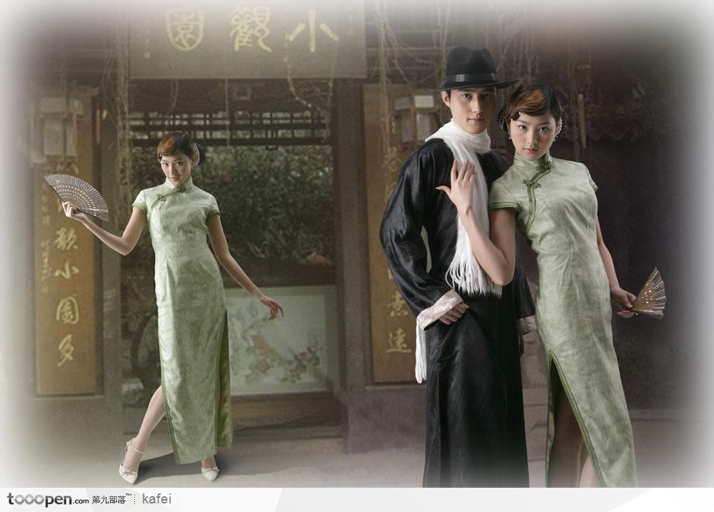 中式婚纱摄影-小观园前的情侣