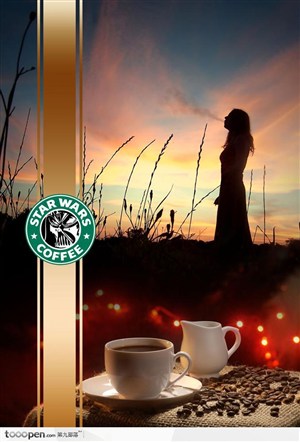 星巴克咖啡广告宣传黄昏中伫立郊外的女孩