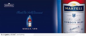蓝色背景和巨大的酒瓶标签截图中间一个小酒瓶