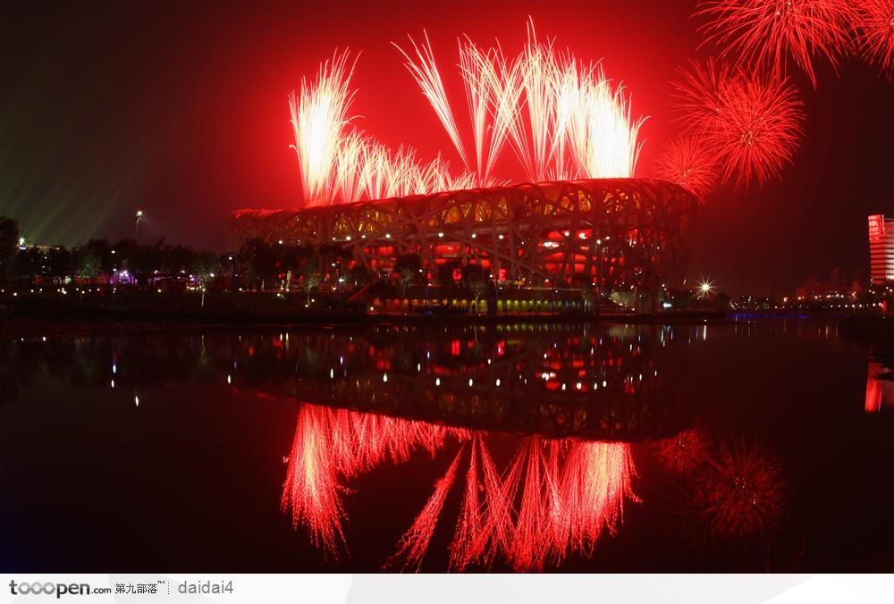 奥运会开幕式-鸟巢上空红色的烟花