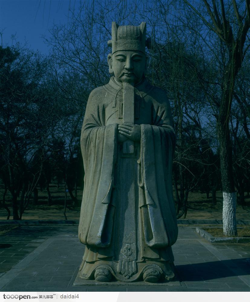 明十三陵-上书的文官石像