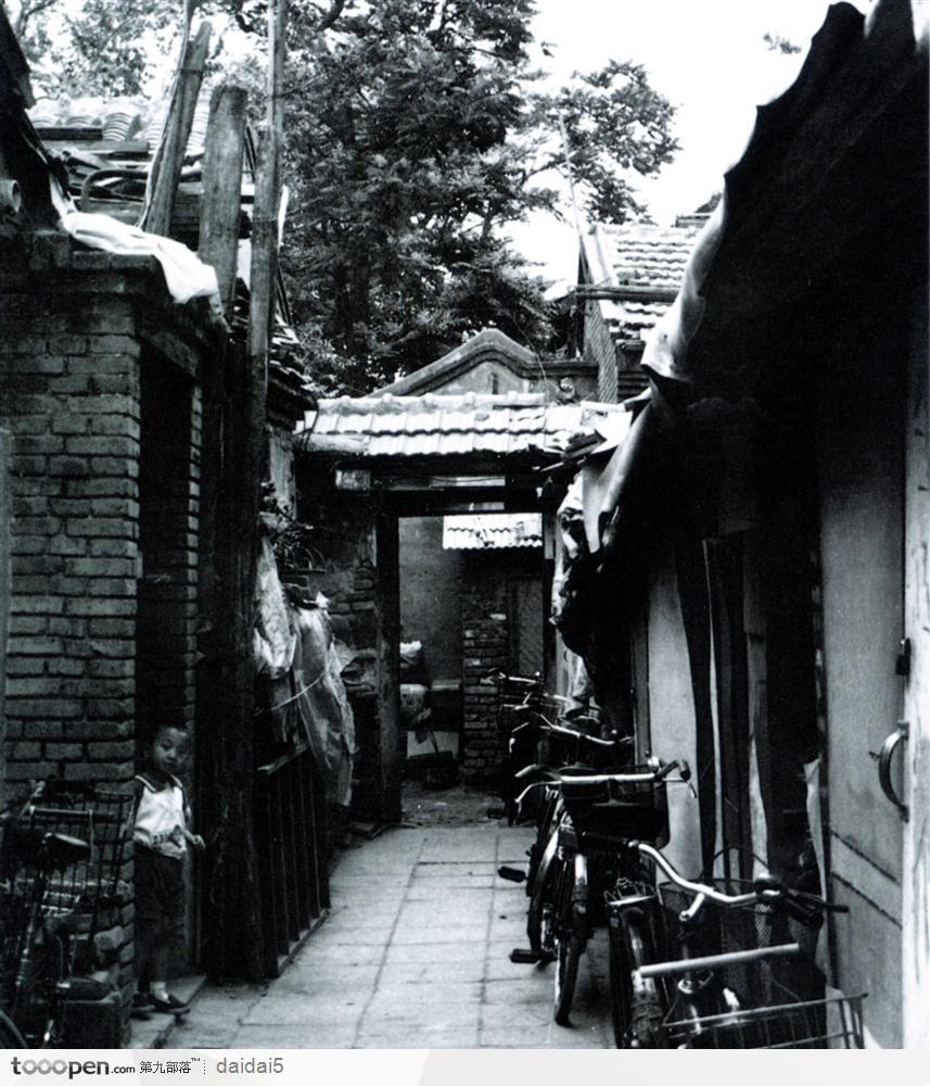 北京印象-自行车和古老的胡同街道 第1页